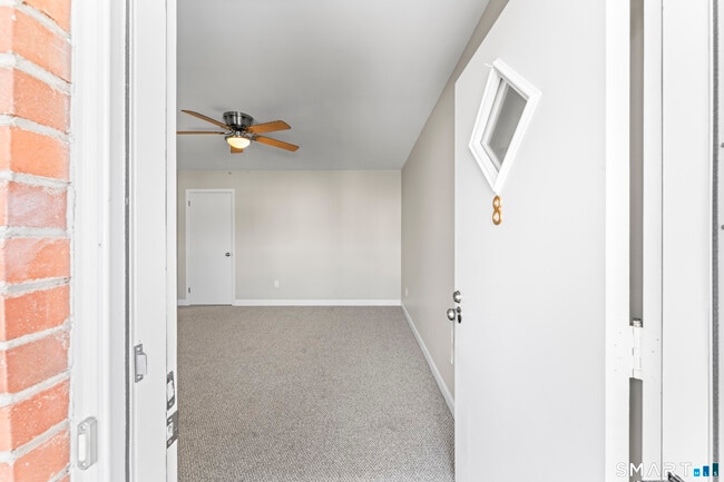 Foto del edificio - 24 Glenwood Ave