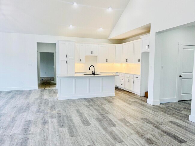 Building Photo - 4119 Carmola Dr