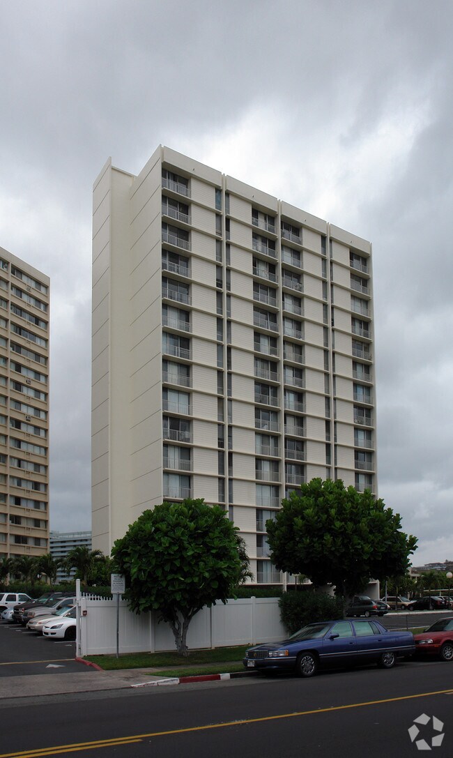 Building Photo - Holiday Lakeview