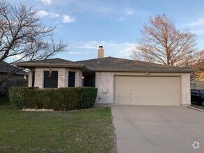 Building Photo - 10220 Maria Dr