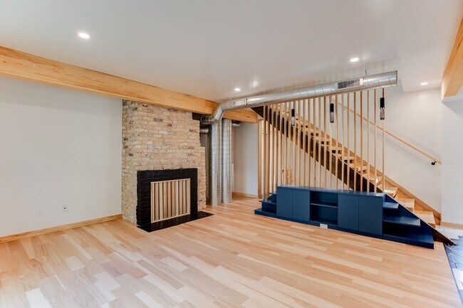 Foto del edificio - 3909 Xerxes Ave S