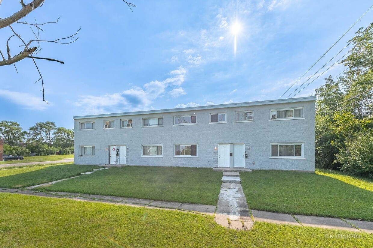 Primary Photo - 490 Hickory St