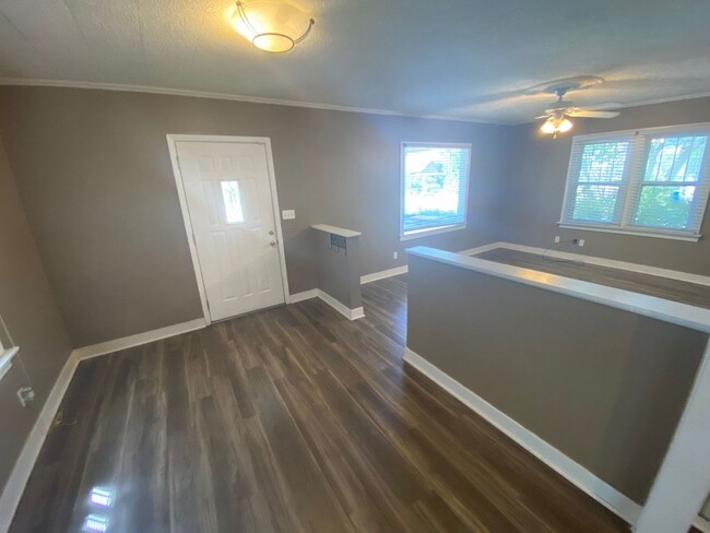 Building Photo - Pensacola - Sanders Beach - 2 bedroom, 2 b...