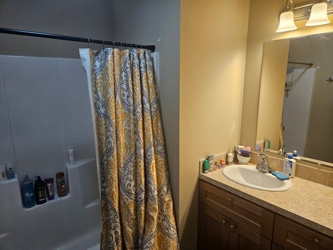 Building Photo - 414 8th Ave NW