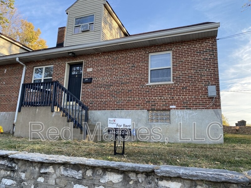 Primary Photo - 321 Iron St