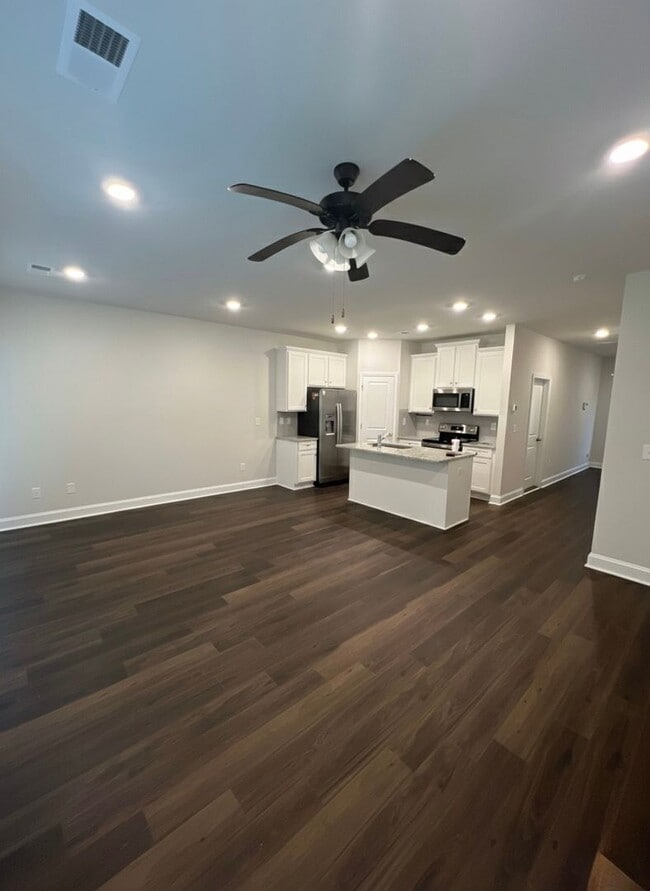 Interior Photo - Mintworth Commons