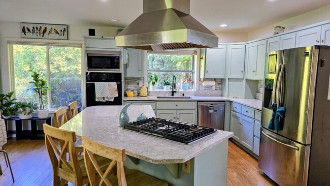 Building Photo - 3391 NE Jackson Rd Loop