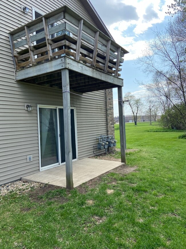Building Photo - 450 Skare Rd