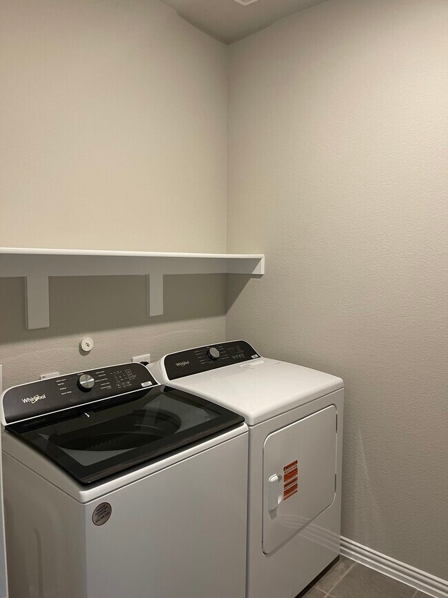 Foto del edificio - 608 Easthill Dr