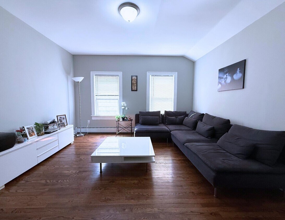 Primary Photo - 162 Carteret Ave