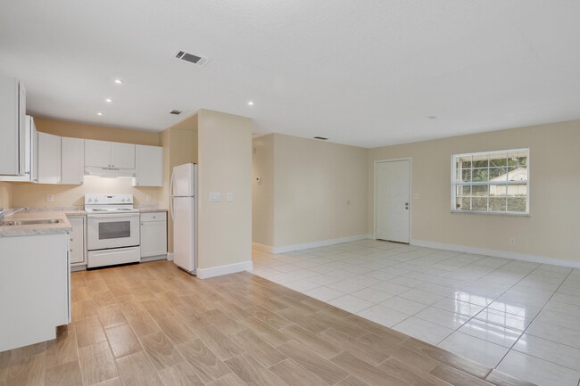 Foto del edificio - 571 SW Comet Terrace
