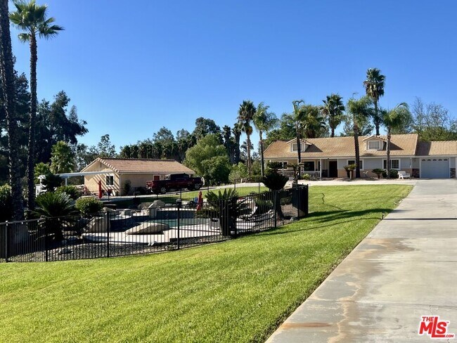 Foto del edificio - 37200 Glen Oaks Rd