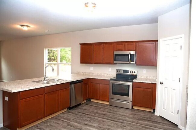 Building Photo - 4-Bedroom, 2-Bathroom West Fayetteville Home with fenced in backyard and 2x car garage - AVAILABL...
