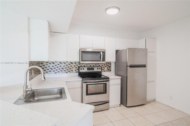 Foto del edificio - 9033 Wiles Rd