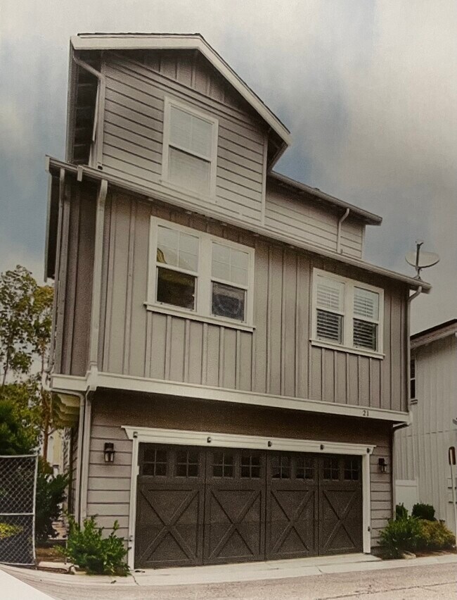 Building Photo - 21 Rinehart Rd