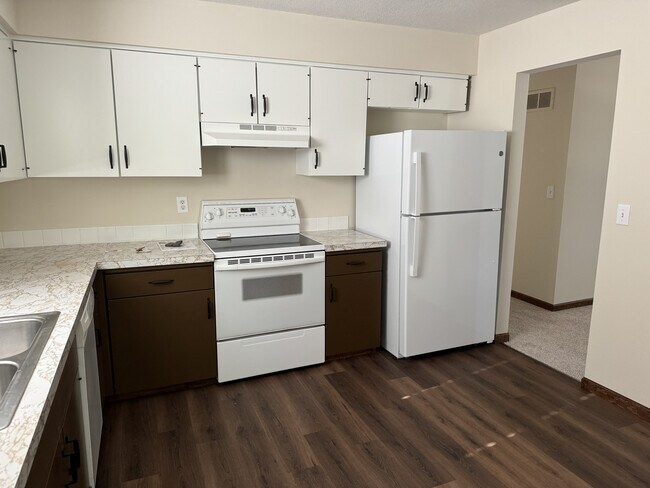 Kitchen - appliances included - 1606 W 28th Ter