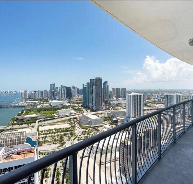 Building Photo - 1750 N Bayshore Dr