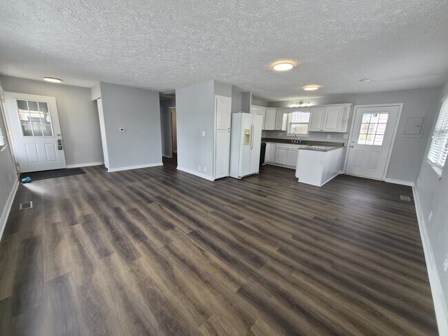 Foto del edificio - 484 Carol Dr