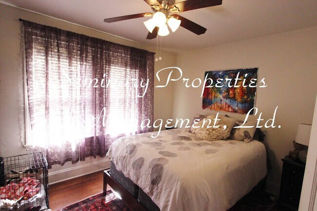 Interior Photo - 5826-28 N Ridge