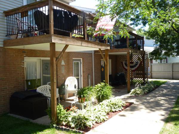 Patio contiguo a la sala de estar - 327 Garfield St