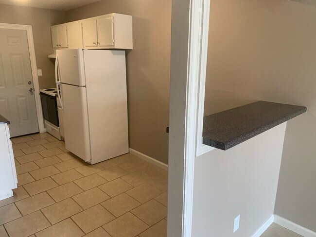 Building Photo - 19 Susan Cv