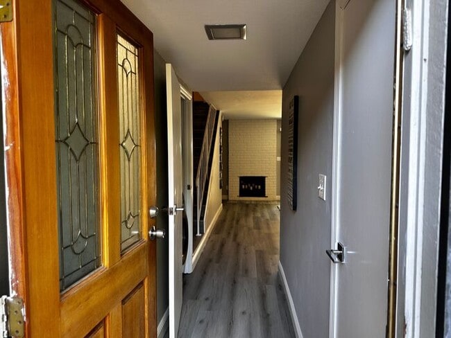 Building Photo - Charming 2-Bedroom Condo with Fireplace & ...