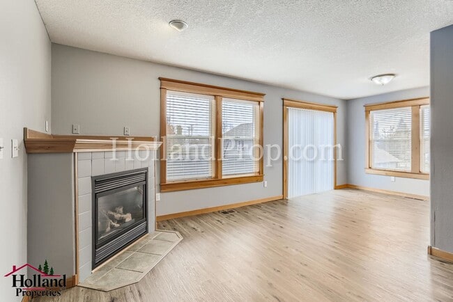 Building Photo - Lovely 2-Bedroom Duplex Unit in Hillsboro ...