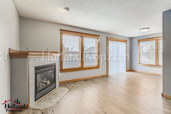 Foto del edificio - Lovely 2-Bedroom Duplex Unit in Hillsboro ...