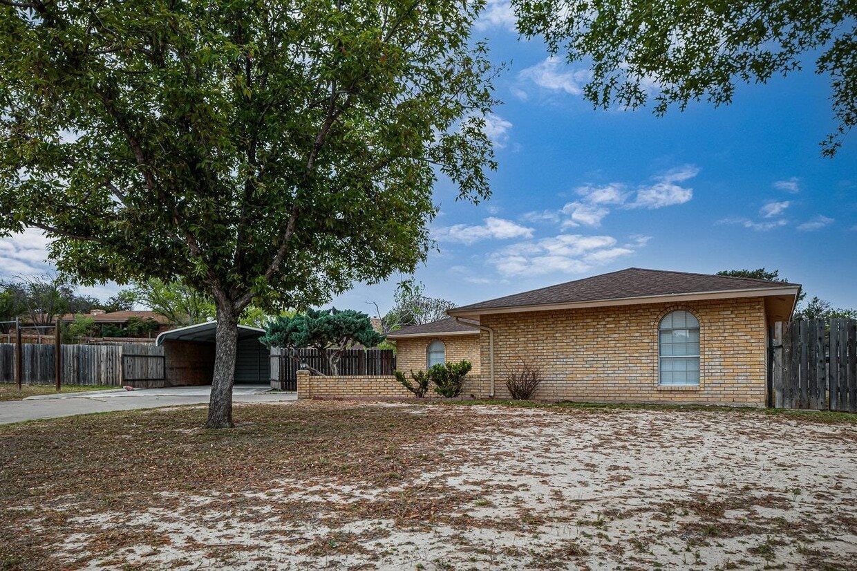 102 Inspiration Cir, Del Rio, TX 78840 House Rental in Del Rio, TX