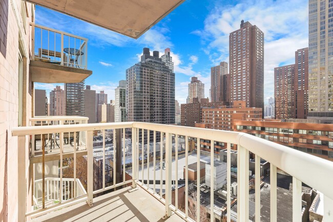 Foto del edificio - 206 E 95th St