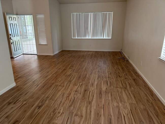 Foto del edificio - 473 Cabernet St