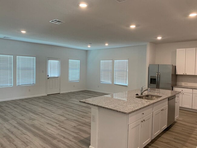 Foto del edificio - Large House in Heather Glen! 5 Bedrooms plus a Study & Game Room / Fridge Included / Gas Cooking ...