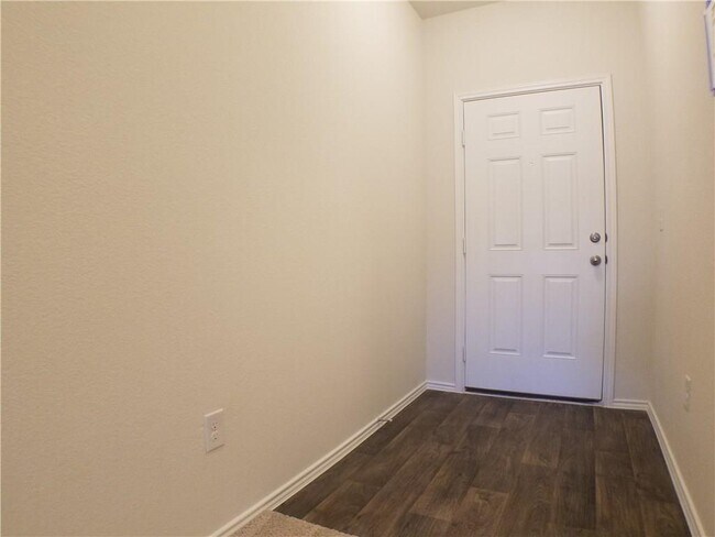 Foto del edificio - 15100 Harkness Pass