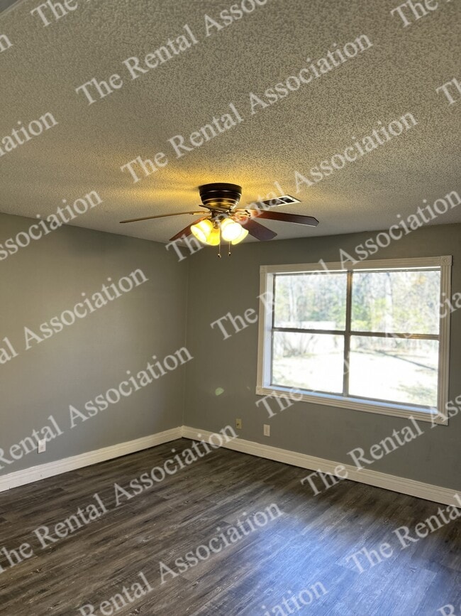 Building Photo - 56 Martha Dr