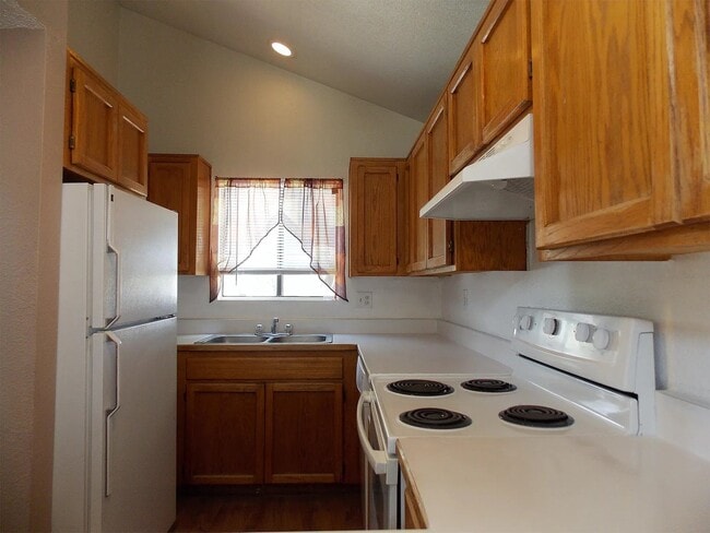 Building Photo - 28th Street #2