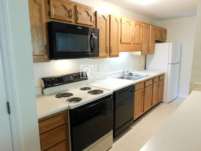Building Photo - Cute 2BR/2BA Condo off Battleground Avenue...