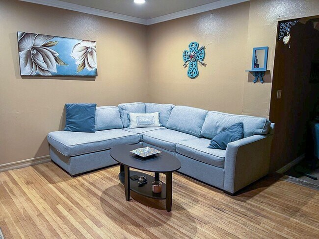 Foto del edificio - 5 Bed 3 Bath House With Amazing Salt Water Pool!