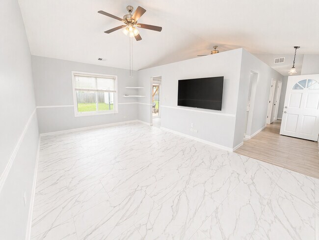 Foto del edificio - 828 Huron Ct