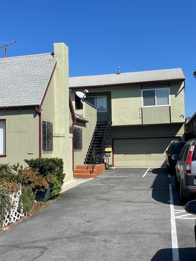 Primary Photo - 3750 Clarington Ave