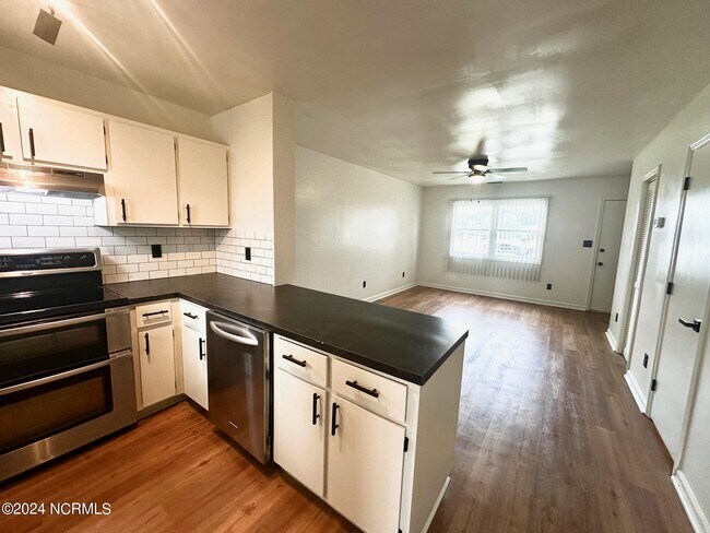 Building Photo - 105 Kim Ave