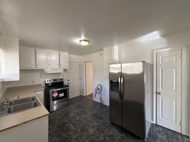 Building Photo - Nice Brick Ranch in Biddle Heights