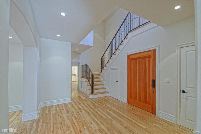 Building Photo - 4 br, 3.5 bath House - 3236 Via La Selva