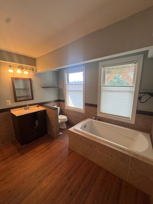 Foto del edificio - Spacious 4 Bed / 3.5 Bath Townhome in the ...