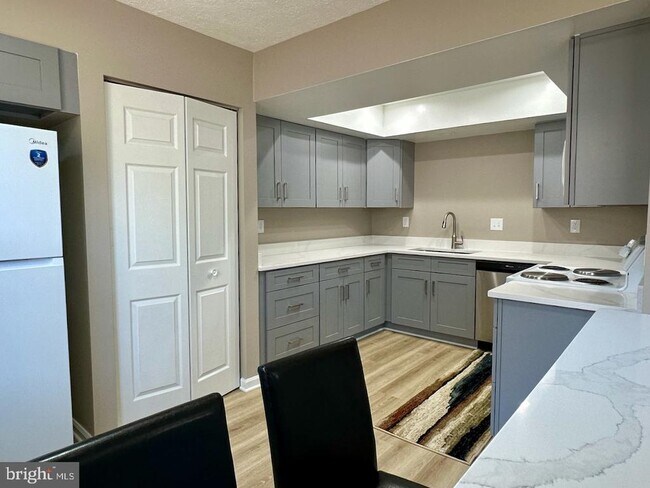 Building Photo - 310 Fleece Flower Dr