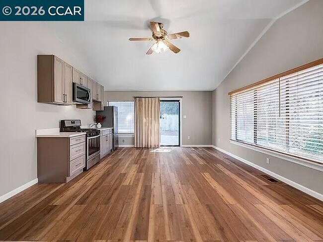 Foto del edificio - 3592 Hillcrest Rd