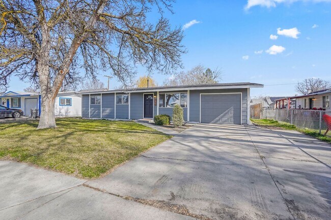 Building Photo - Single Story Living in a Convenient Nampa ...