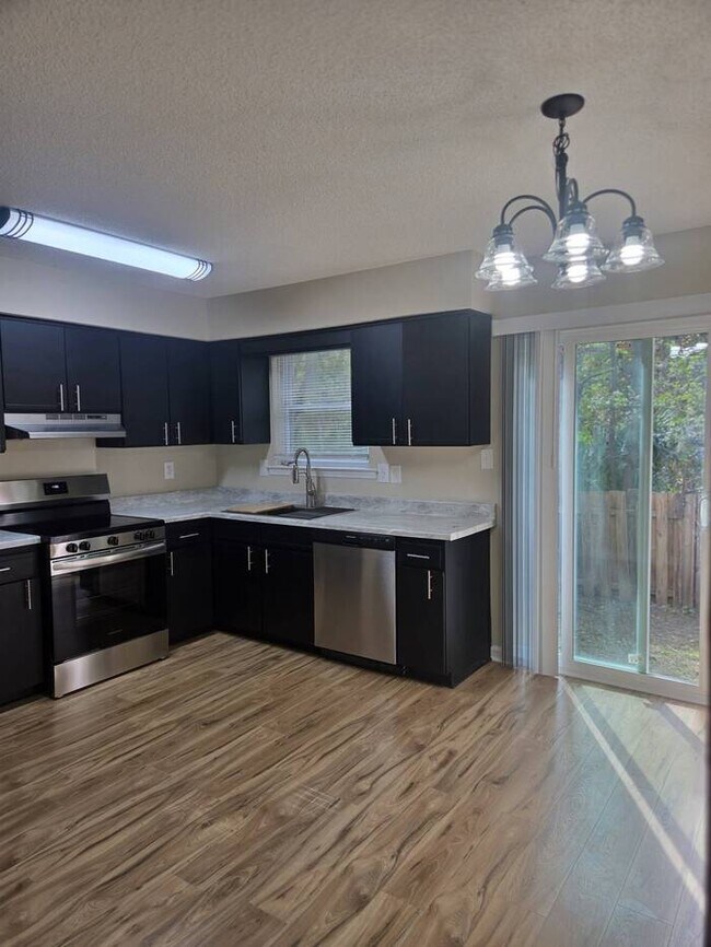 Foto del edificio - 123 Harmon Creek Dr