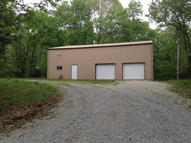 Pole Barn comes with the rental of the house - 5497 E Grand Rd