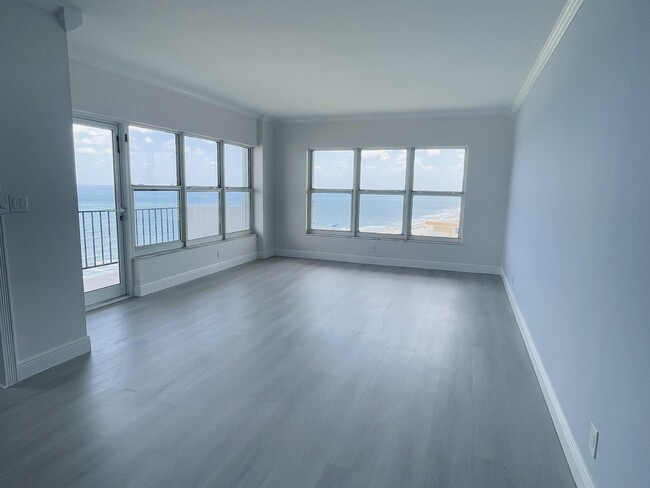 Foto del edificio - 405 N Ocean Blvd