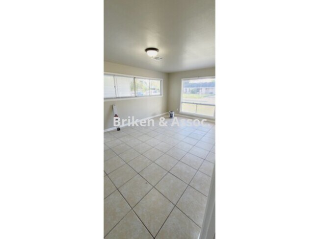 Building Photo - 1321 N Elton Ct